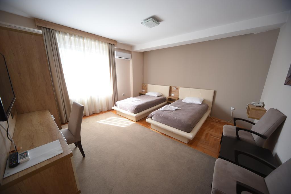 Garni Uni Elita Lux Hotel Nis Exterior foto